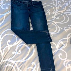 AG Stevie Capri mid rise size 25